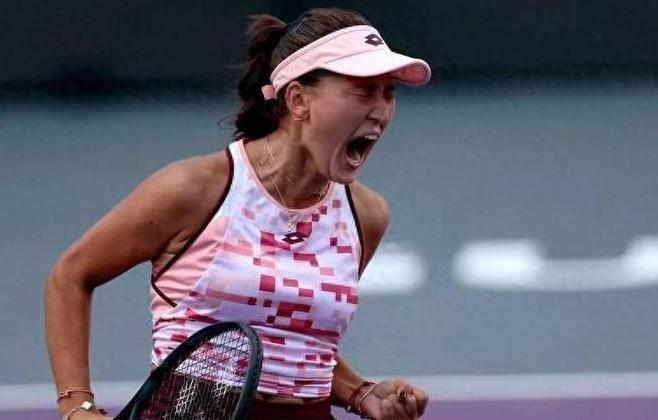 俄罗斯田径选手勤恳训练，成绩喜人