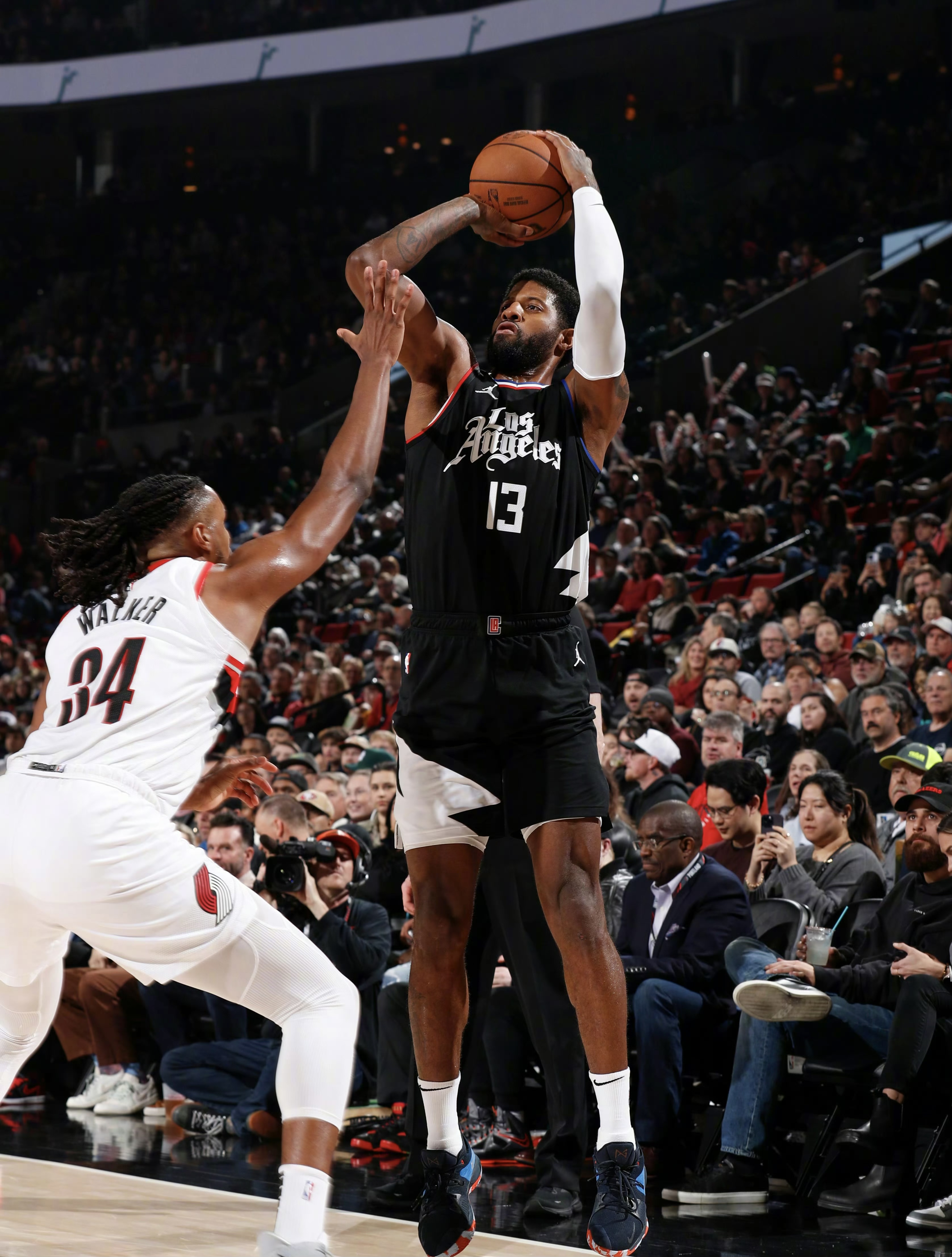 关键时刻球员决定胜负，球队取得重要胜利的简单介绍