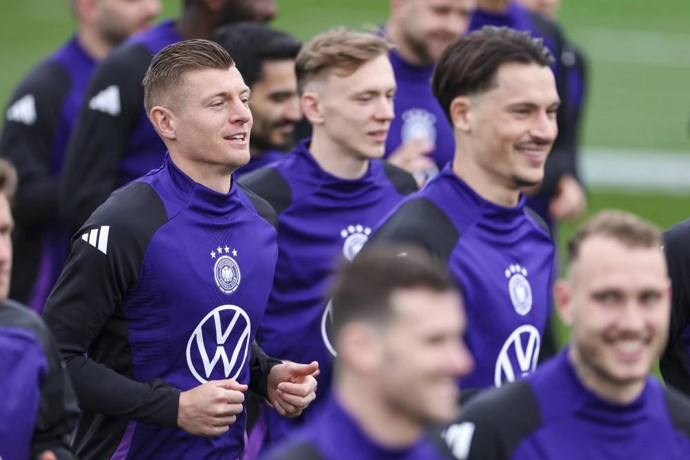 德国队将面对荷兰队的强劲挑战，尽展拼搏精神的简单介绍