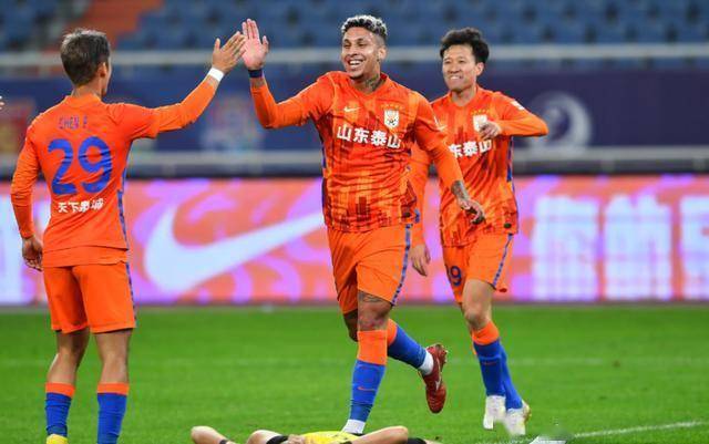 鲁能门将受伤，对手积极备战