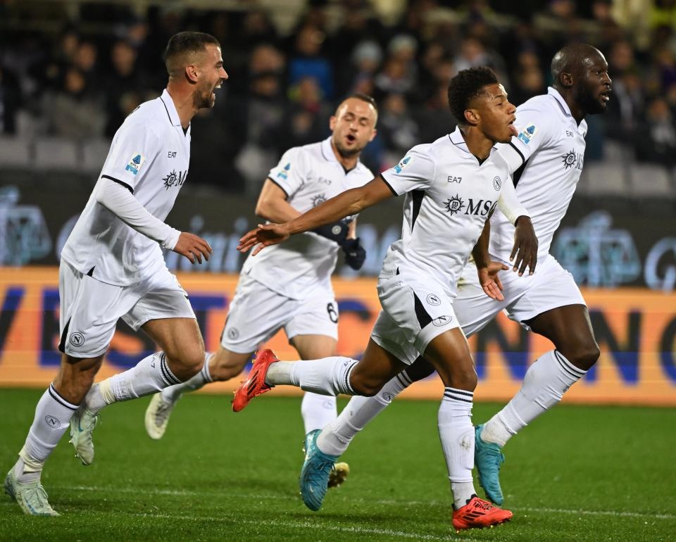 佛罗伦萨客场惨败，遭遇困境的简单介绍