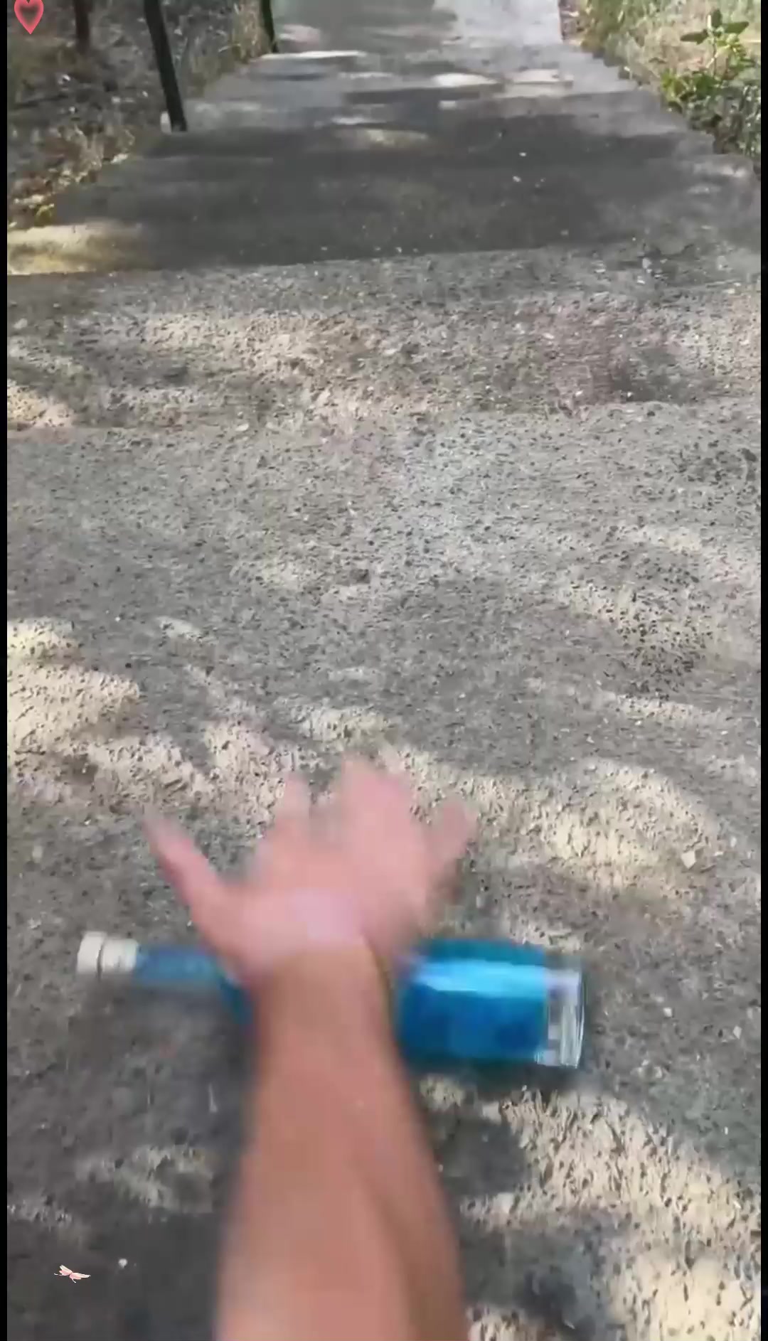 海港场边指挥情绪激动，马竞队员怒摔水瓶！的简单介绍