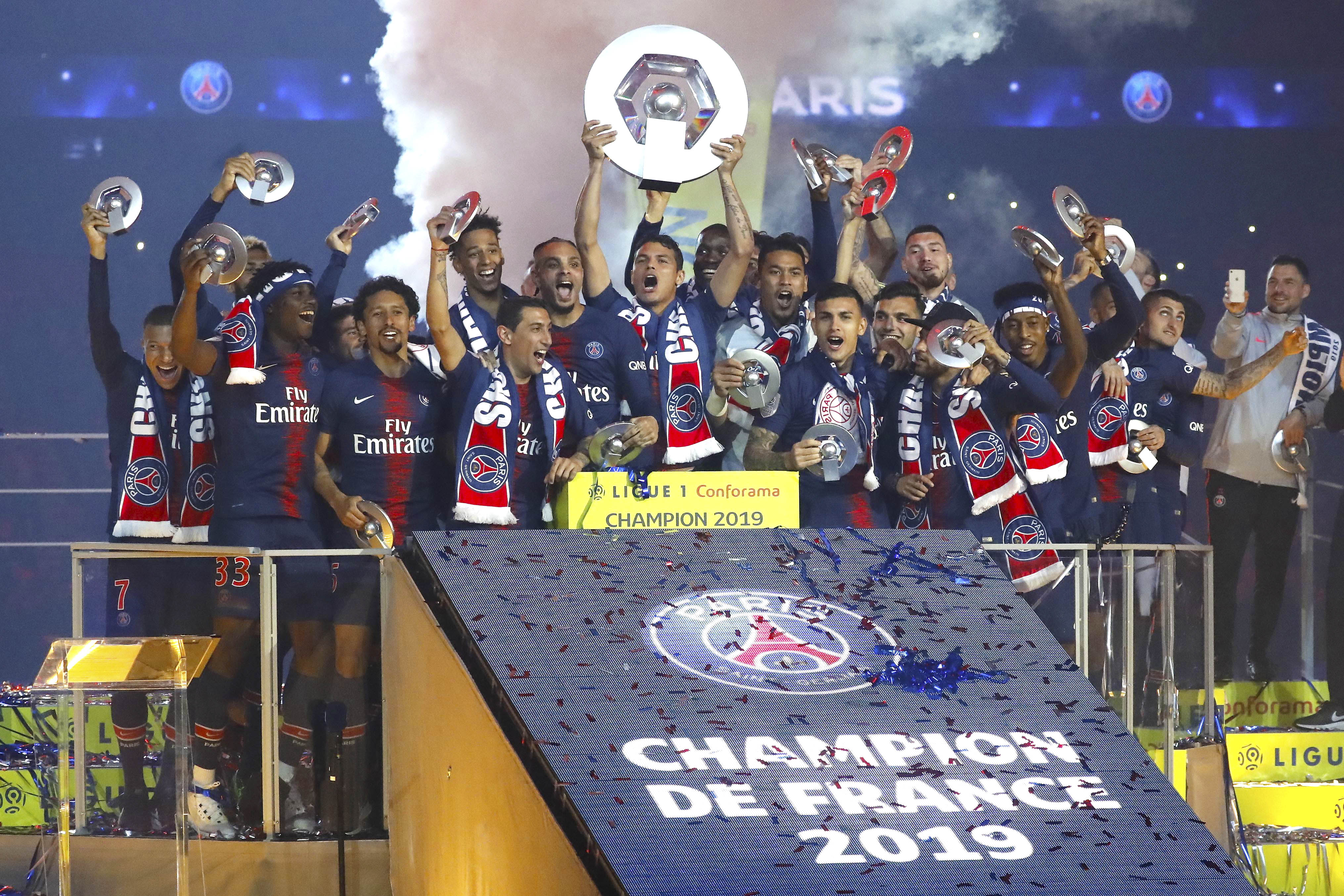 包含JackeyLove迎来五赛季高光表现，巴黎圣日耳曼球迷沸腾！的词条